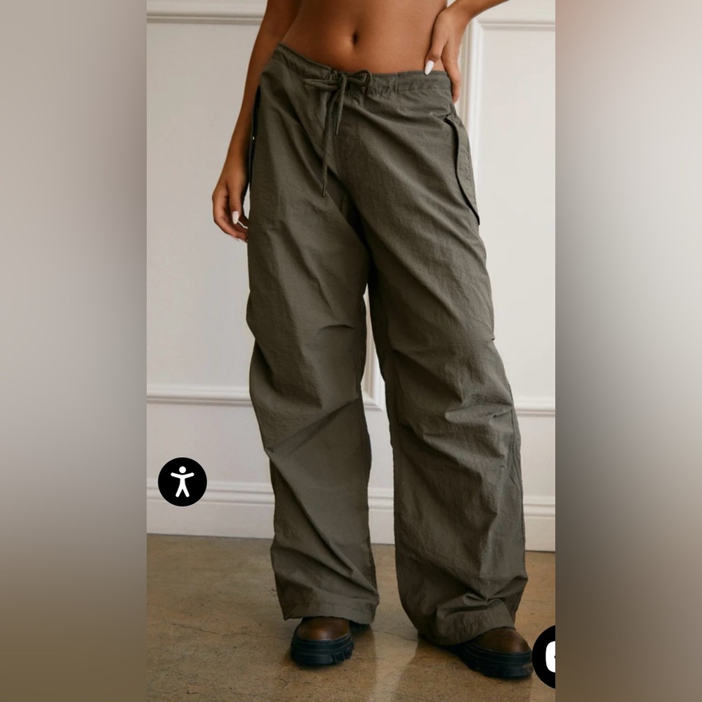 PARACHUTE PANT * NEW NEVER WORN